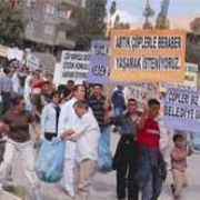 MEHMETÇİK PROTESTO ETTİ, ÇÖPLER ERKEN TOPLANDI